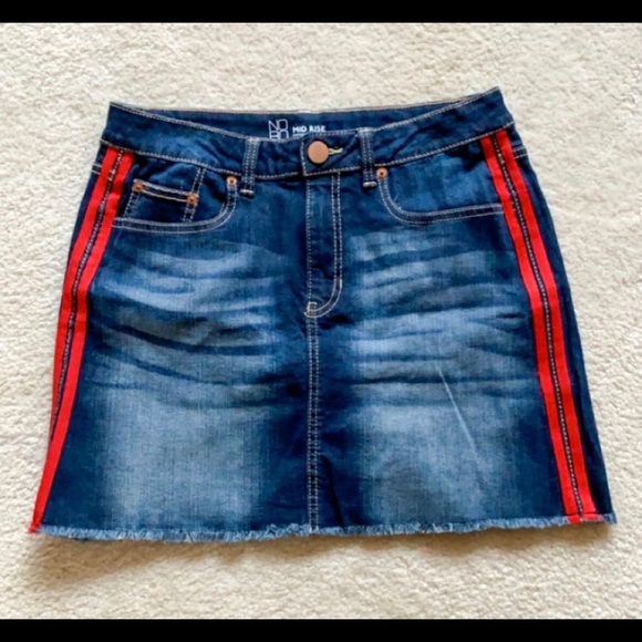 Red Lined Jean Skirt! - Picture 2 of 2